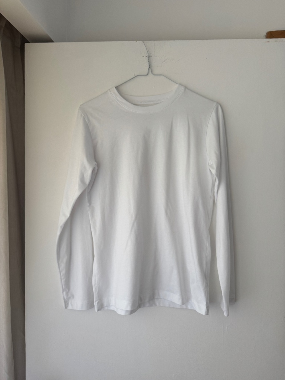 White long-sleeved women's tshirt shirt size XS top brand new! Made in Vietnam S